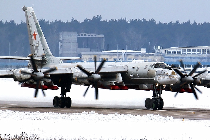 Bombardér Tu-95MSM so strelami Ch-101