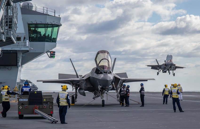 F-35B na palube novej lietadlovej lode HMS Queen Elizabeth